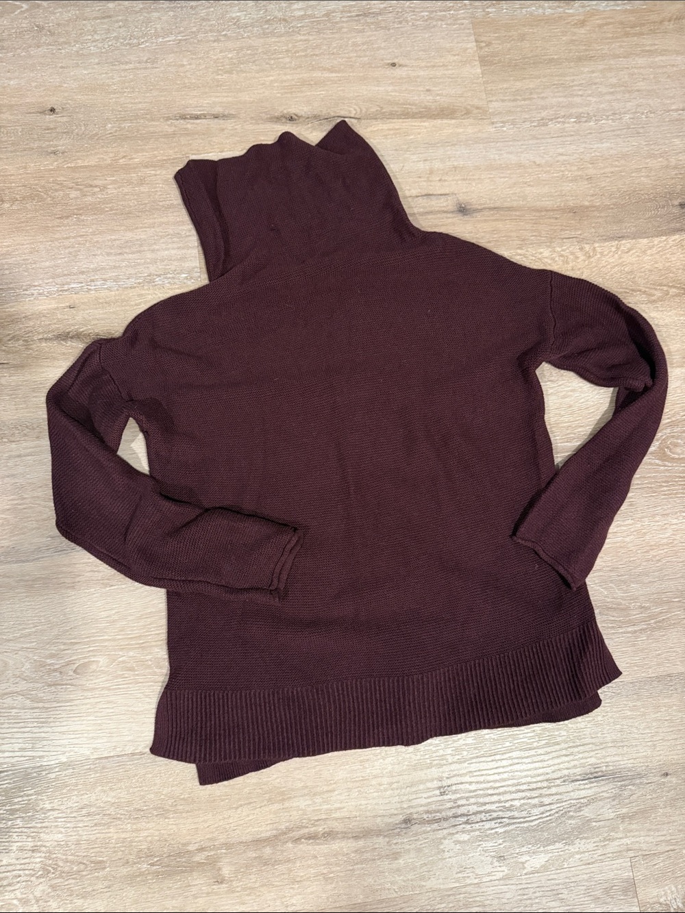 Old Navy Women's Turtleneck Sweater in Burgundy